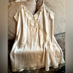 Cacique- Beautiful Cream Satiny Slip with lace & sheer details on bias SZ 14/16